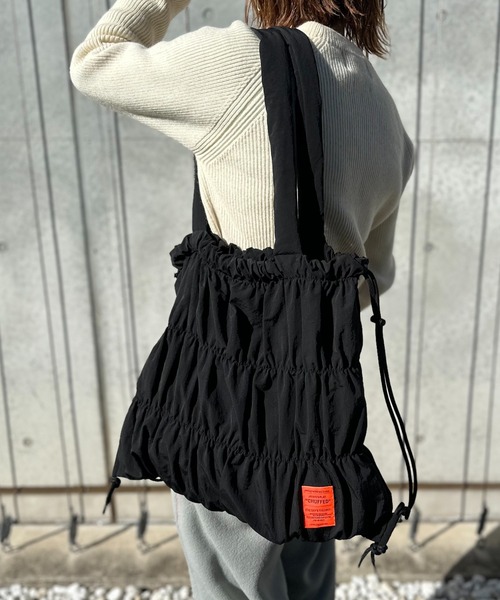 mi via loca（ミヴィアロカ）の「パファーハンドル シャーリングトートバッグ/ナップサック（トートバッグ・レディース・マスタード/ブラック/カーキ・FREE）」の9枚目の写真