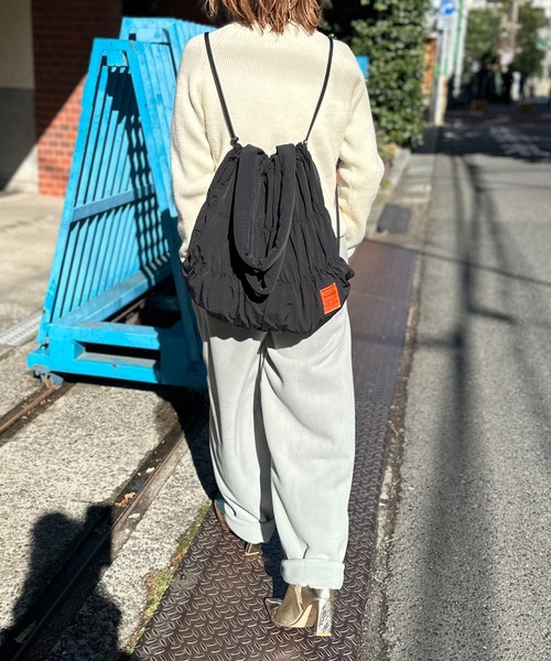 mi via loca（ミヴィアロカ）の「パファーハンドル シャーリングトートバッグ/ナップサック（トートバッグ・レディース・マスタード/ブラック/カーキ・FREE）」の12枚目の写真