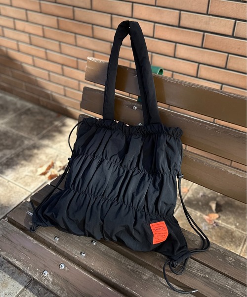 mi via loca（ミヴィアロカ）の「パファーハンドル シャーリングトートバッグ/ナップサック（トートバッグ・レディース・マスタード/ブラック/カーキ・FREE）」の17枚目の写真