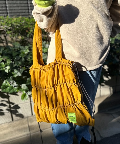 mi via loca（ミヴィアロカ）の「パファーハンドル シャーリングトートバッグ/ナップサック（トートバッグ・レディース・マスタード/ブラック/カーキ・FREE）」の22枚目の写真