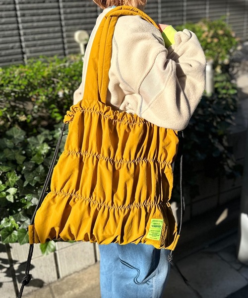 mi via loca（ミヴィアロカ）の「パファーハンドル シャーリングトートバッグ/ナップサック（トートバッグ・レディース・マスタード/ブラック/カーキ・FREE）」の20枚目の写真