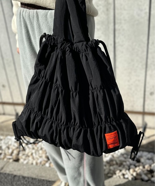 mi via loca（ミヴィアロカ）の「パファーハンドル シャーリングトートバッグ/ナップサック（トートバッグ・レディース・マスタード/ブラック/カーキ・FREE）」の7枚目の写真