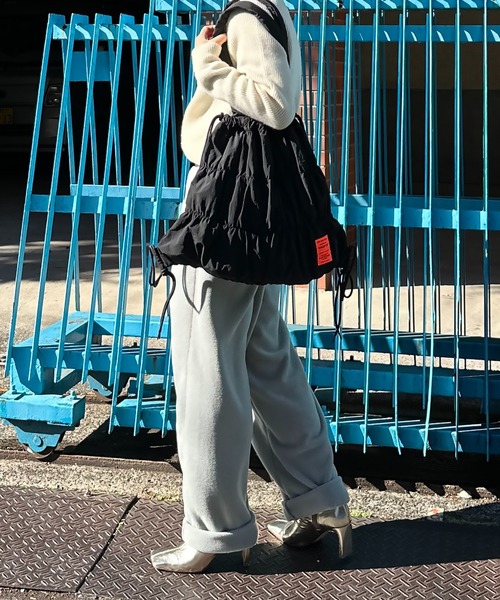 mi via loca（ミヴィアロカ）の「パファーハンドル シャーリングトートバッグ/ナップサック（トートバッグ・レディース・マスタード/ブラック/カーキ・FREE）」の15枚目の写真