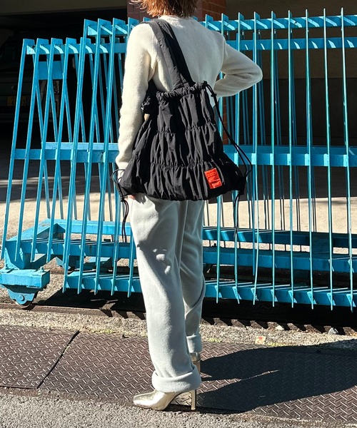 mi via loca（ミヴィアロカ）の「パファーハンドル シャーリングトートバッグ/ナップサック（トートバッグ・レディース・マスタード/ブラック/カーキ・FREE）」の16枚目の写真