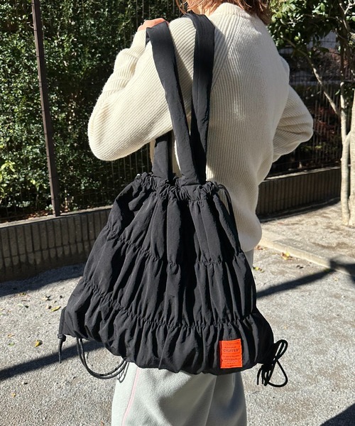 mi via loca（ミヴィアロカ）の「パファーハンドル シャーリングトートバッグ/ナップサック（トートバッグ・レディース・マスタード/ブラック/カーキ・FREE）」の5枚目の写真