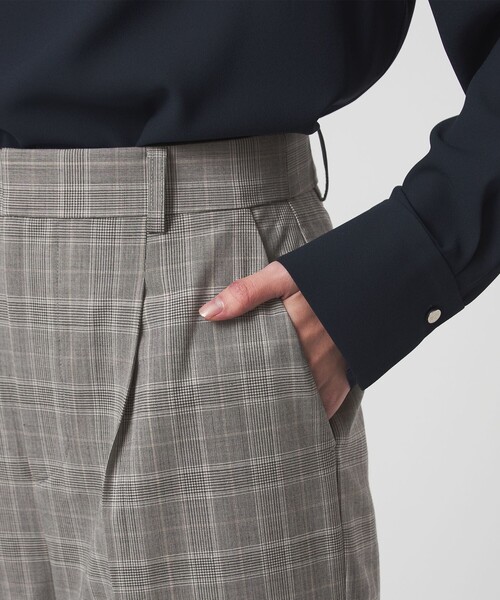 green label relaxing（グリーンレーベルリラクシング）の「［size SHORT/TALLあり］カチリラ ストレート パンツ ウォッシャブル ストレッチ（スラックス・レディース・ベージュ/ネイビー/その他1・SHORT/36/38/40/TALL）」の17枚目の写真