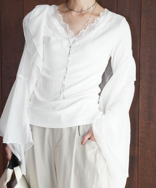 chuclla（チュクラ）の「レーストリム Vネックトップス chw26s034（Tシャツ/カットソー・レディース・ブラック/ホワイト・FREE）」の2枚目の写真