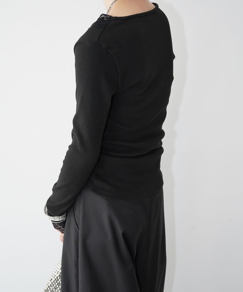 chuclla（チュクラ）の「レーストリム Vネックトップス chw26s034（Tシャツ/カットソー・レディース・ブラック/ホワイト・FREE）」の4枚目の写真