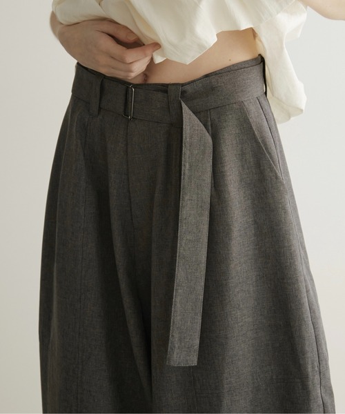 LOSCa（ロスカ）の「ウエストベルト付きカーブパンツ（スラックス・レディース・ウィート/チャコールグレー・S/M）」の16枚目の写真