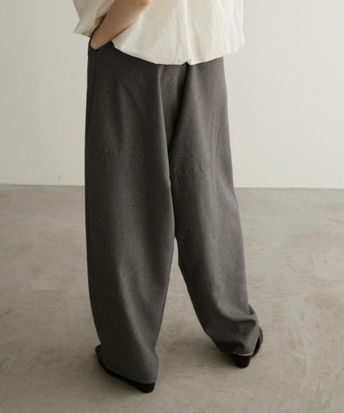 LOSCa（ロスカ）の「ウエストベルト付きカーブパンツ（スラックス・レディース・ウィート/チャコールグレー・S/M）」の15枚目の写真