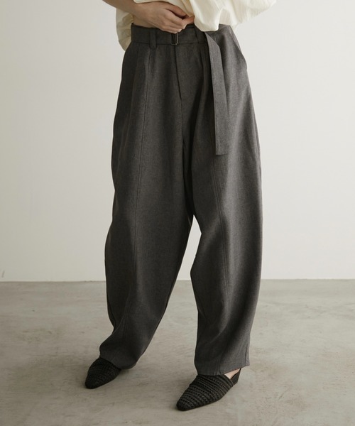LOSCa（ロスカ）の「ウエストベルト付きカーブパンツ（スラックス・レディース・ウィート/チャコールグレー・S/M）」の11枚目の写真