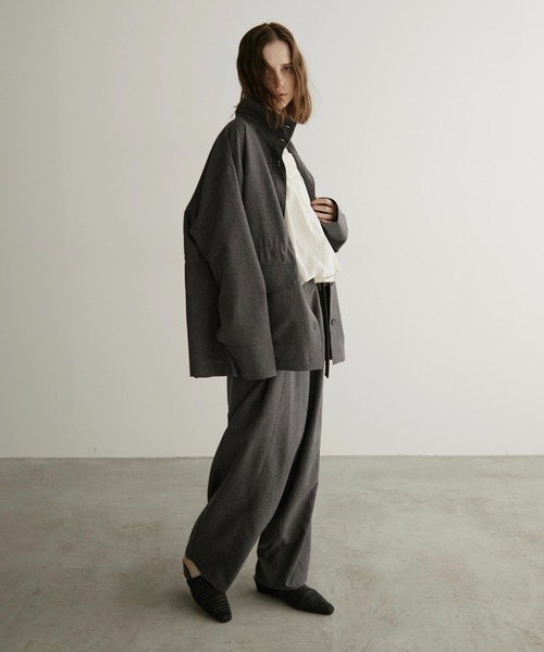 LOSCa（ロスカ）の「ウエストベルト付きカーブパンツ（スラックス・レディース・ウィート/チャコールグレー・S/M）」の22枚目の写真