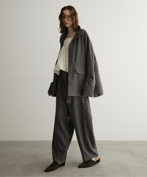 LOSCa（ロスカ）の「ウエストベルト付きカーブパンツ（スラックス・レディース・ウィート/チャコールグレー・S/M）」の20枚目の写真