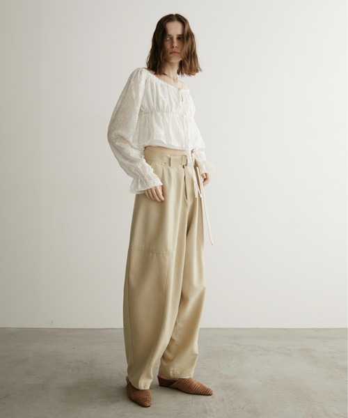 LOSCa（ロスカ）の「ウエストベルト付きカーブパンツ（スラックス・レディース・ウィート/チャコールグレー・S/M）」の8枚目の写真