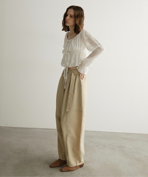 LOSCa（ロスカ）の「ウエストベルト付きカーブパンツ（スラックス・レディース・ウィート/チャコールグレー・S/M）」の7枚目の写真