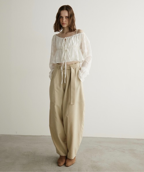 LOSCa（ロスカ）の「ウエストベルト付きカーブパンツ（スラックス・レディース・ウィート/チャコールグレー・S/M）」の5枚目の写真