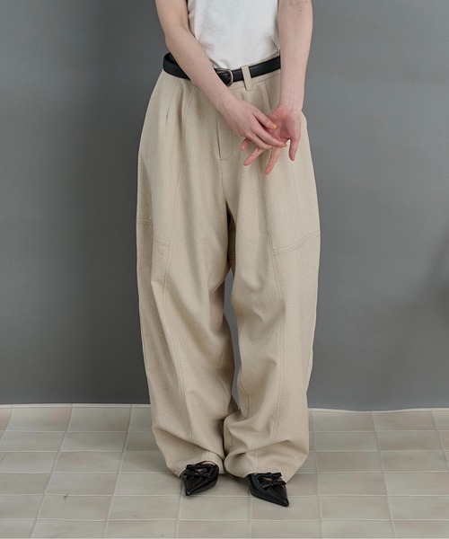 LOSCa(ロスカ)の「ウエストベルト付きカーブパンツ(スラックス・レディース・ウィート/チャコールグレー・S/M)」の8枚目の写真