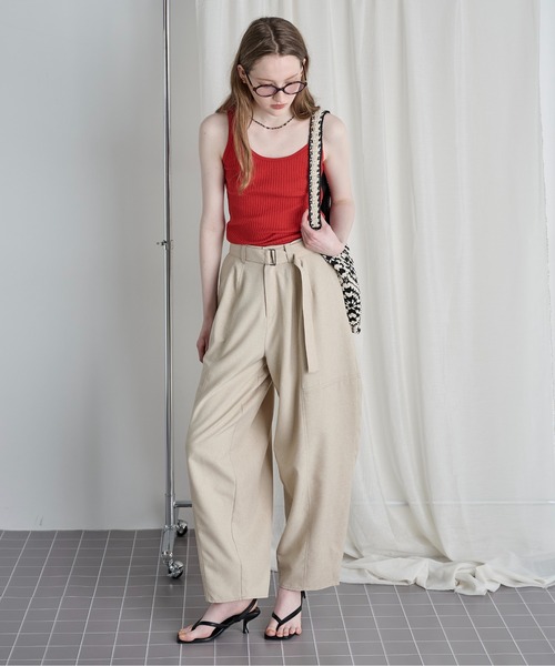 LOSCa(ロスカ)の「ウエストベルト付きカーブパンツ(スラックス・レディース・ウィート/チャコールグレー・S/M)」の12枚目の写真