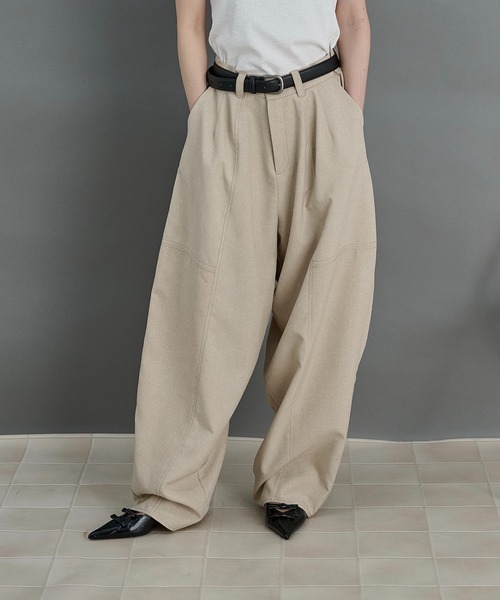 LOSCa(ロスカ)の「ウエストベルト付きカーブパンツ(スラックス・レディース・ウィート/チャコールグレー・S/M)」の6枚目の写真
