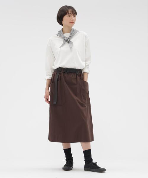 MHL.(エムエイチエル)の「COTTON CUPRA PLAINWEAVE SKIRT(スカート・レディース・グリーン系その他7/ブラウン系その他2・0/3/2/1)」の18枚目の写真