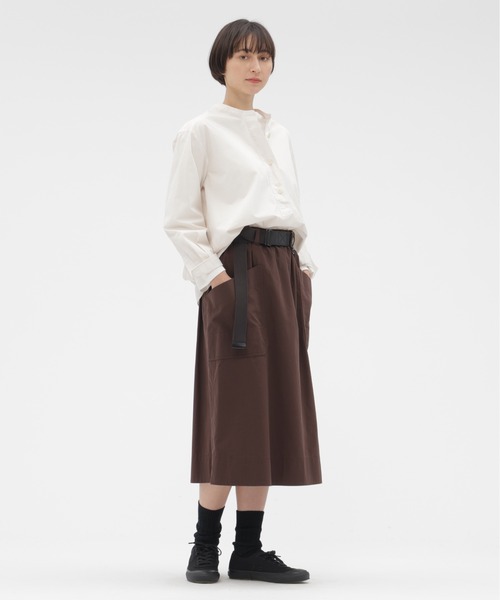 MHL.(エムエイチエル)の「COTTON CUPRA PLAINWEAVE SKIRT(スカート・レディース・グリーン系その他7/ブラウン系その他2・0/3/2/1)」の4枚目の写真