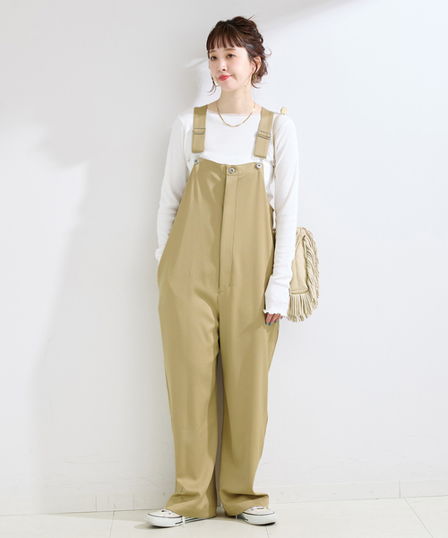 B.C STOCK(ベーセーストック)の「手洗い可 / サテンサロペット(サロペット/オーバーオール・レディース・ベージュ/ブラック・FREE)」の1枚目の写真