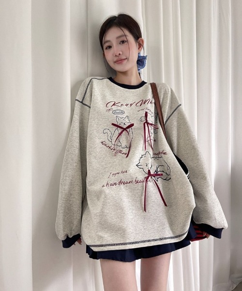 Ritzy(リッツィー)の「キャットプリント オーバーサイズスウェット(スウェット・レディース・ネイビー/グレー・M/L)」の4枚目の写真