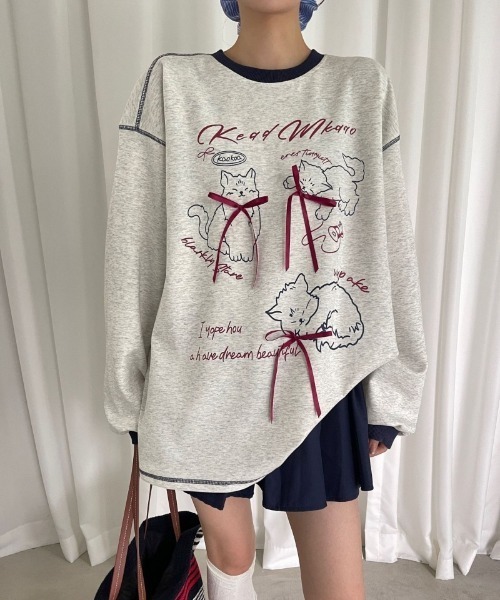 Ritzy(リッツィー)の「キャットプリント オーバーサイズスウェット(スウェット・レディース・ネイビー/グレー・M/L)」の5枚目の写真