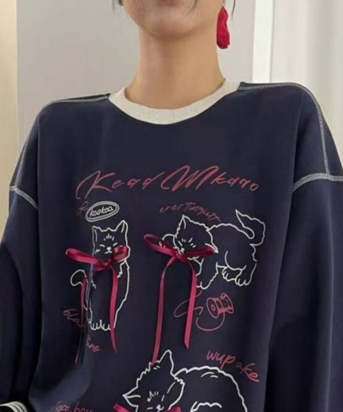 Ritzy(リッツィー)の「キャットプリント オーバーサイズスウェット(スウェット・レディース・ネイビー/グレー・M/L)」の13枚目の写真