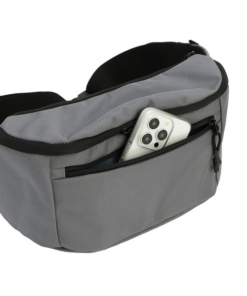 COLEMAN（コールマン）の「アトラスマルチウェスト（ボディバッグ/ウエストポーチ・レディース・ブラック/グレー/グレイッシュベージュ・5L）」の17枚目の写真