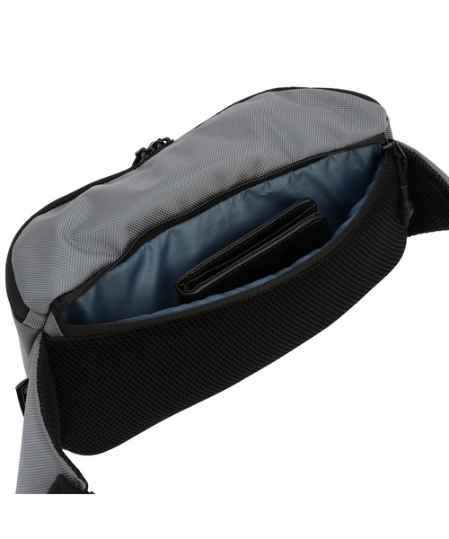 COLEMAN（コールマン）の「アトラスマルチウェスト（ボディバッグ/ウエストポーチ・レディース・ブラック/グレー/グレイッシュベージュ・5L）」の18枚目の写真