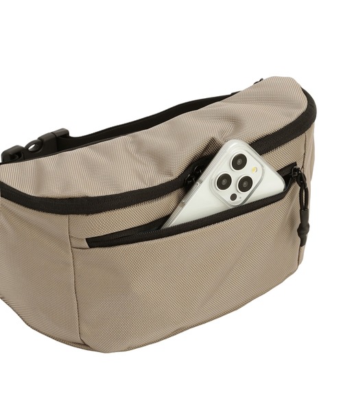 COLEMAN（コールマン）の「アトラスマルチウェスト（ボディバッグ/ウエストポーチ・レディース・ブラック/グレー/グレイッシュベージュ・5L）」の8枚目の写真