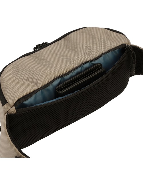 COLEMAN（コールマン）の「アトラスマルチウェスト（ボディバッグ/ウエストポーチ・レディース・ブラック/グレー/グレイッシュベージュ・5L）」の9枚目の写真