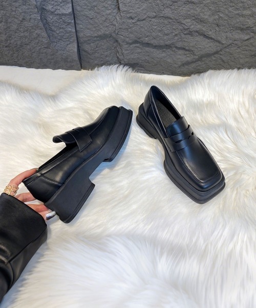 shoes365（シューズスリーシックスファイヴ）の「スクエアトゥ 厚底ローファー（ローファー・レディース・ブラック/ホワイト・22.5cm/23.0cm/23.5cm/24.0cm/24.5cm）」の11枚目の写真