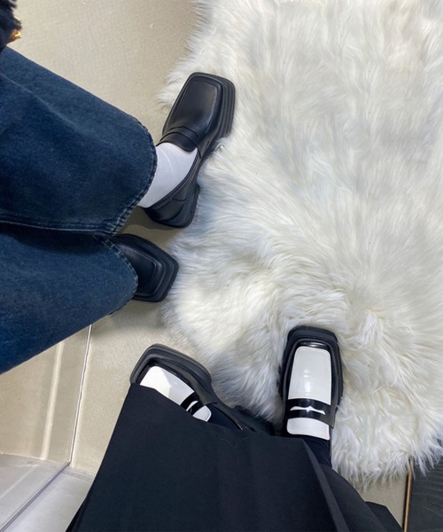 shoes365（シューズスリーシックスファイヴ）の「スクエアトゥ 厚底ローファー（ローファー・レディース・ブラック/ホワイト・22.5cm/23.0cm/23.5cm/24.0cm/24.5cm）」の8枚目の写真