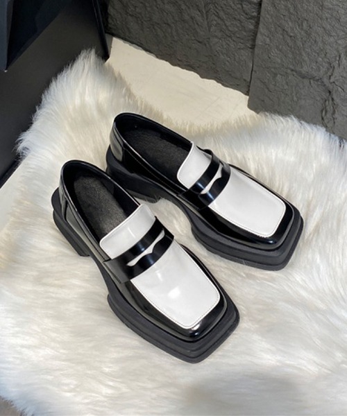 shoes365（シューズスリーシックスファイヴ）の「スクエアトゥ 厚底ローファー（ローファー・レディース・ブラック/ホワイト・22.5cm/23.0cm/23.5cm/24.0cm/24.5cm）」の14枚目の写真