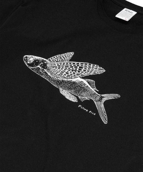Knuu（ヌウ）の「Flying Fish T-Shirt（Tシャツ/カットソー・メンズ・ブラック/ホワイト・SMALL/MEDIUM/LARGE/X-LARGE）」の4枚目の写真