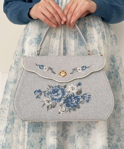 an another angelus（アンアナザーアンジェラス）の「ローズ刺繍フラップハンドバッグ/fint フィント（ハンドバッグ・レディース・アイボリー/ライトブルー・FREE）」の12枚目の写真