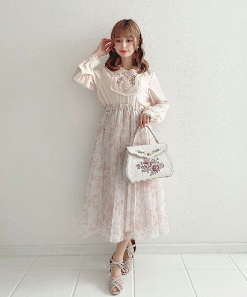 an another angelus（アンアナザーアンジェラス）の「ローズ刺繍フラップハンドバッグ/fint フィント（ハンドバッグ・レディース・アイボリー/ライトブルー・FREE）」の6枚目の写真