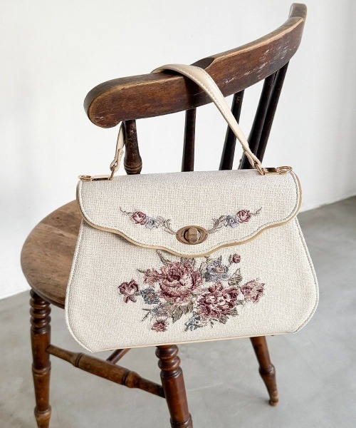 an another angelus（アンアナザーアンジェラス）の「ローズ刺繍フラップハンドバッグ/fint フィント（ハンドバッグ・レディース・アイボリー/ライトブルー・FREE）」の15枚目の写真
