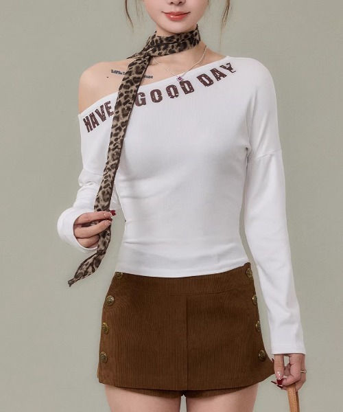 REMUR（レミュール）の「ワンショルロゴプリントトップス　ヒョウ柄チョーカー付き（Tシャツ/カットソー・レディース・ブラウン/ホワイト/ネイビー・FREE）」の6枚目の写真