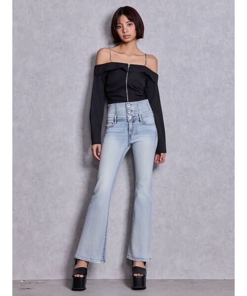 GYDA(ジェイダ)の「bijou chainフロントZIPオフショルブラウス(シャツ/ブラウス・レディース・オフホワイト/ブラック・FREE)」の5枚目の写真