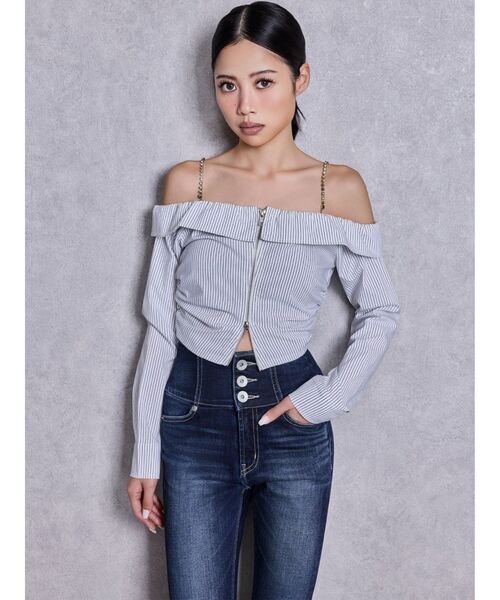 GYDA(ジェイダ)の「bijou chainフロントZIPオフショルブラウス(シャツ/ブラウス・レディース・オフホワイト/ブラック・FREE)」の8枚目の写真