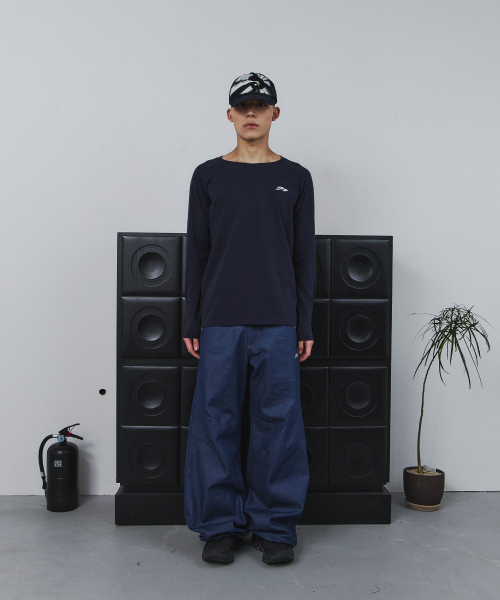 TANSANMAGNESIUM(タンサン マグネシウム)の「本ロングスリーブ(ネイビー)(Tシャツ/カットソー・レディース・その他・1/2)」の2枚目の写真