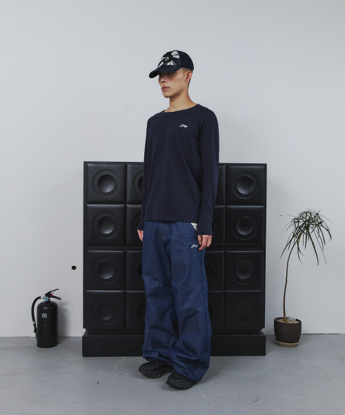 TANSANMAGNESIUM(タンサン マグネシウム)の「本ロングスリーブ(ネイビー)(Tシャツ/カットソー・レディース・その他・1/2)」の3枚目の写真
