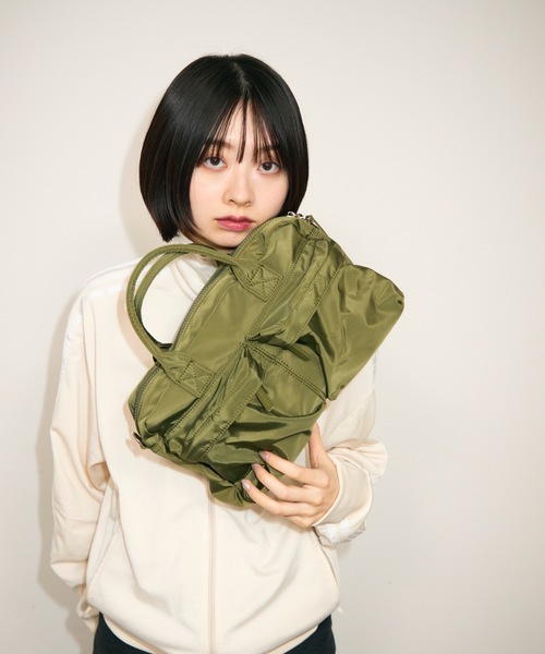 UNDERSTATEMENTs(アンダーステイトメント)の「【ユニセックス】ナイロンダブルポケットボストンバッグ(ショルダーバッグ・メンズ・ブラック・FREE)」の17枚目の写真