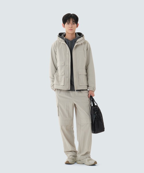 Snow Peak(スノーピーク)の「Snow Peak / Cample Utility Windbreaker ユーティリティ ウィンドブレーカー 海外限定(ナイロンジャケット・メンズ・ライトベージュ/ダークネイビー/ダークカーキ・XL/L/M)」の4枚目の写真