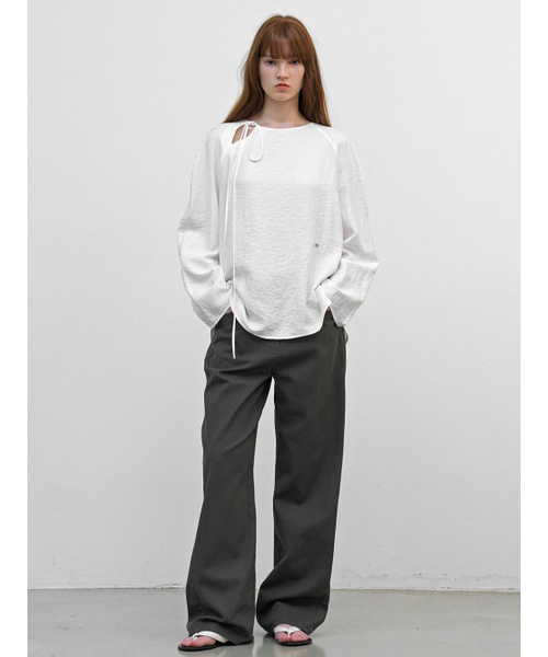 ATELIER NAIN(アトリエナイン)の「RAGLAN SLEEVE TIE BLOUSE (BL-4391)(シャツ/ブラウス・レディース・ホワイト/ダークネイビー・FREE)」の4枚目の写真
