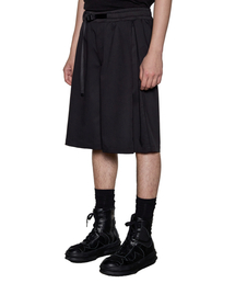 DGNAK（ディグナク）の「サイドプリーツパイピングワイドショーツ（ブラック）（その他パンツ）」