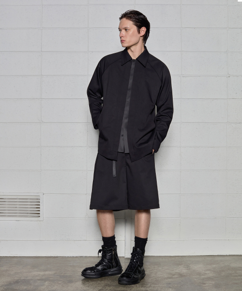 DGNAK(ディグナク)の「サイドプリーツパイピングワイドショーツ(ブラック)(その他パンツ・メンズ・ブラック・MEDIUM/LARGE)」の2枚目の写真